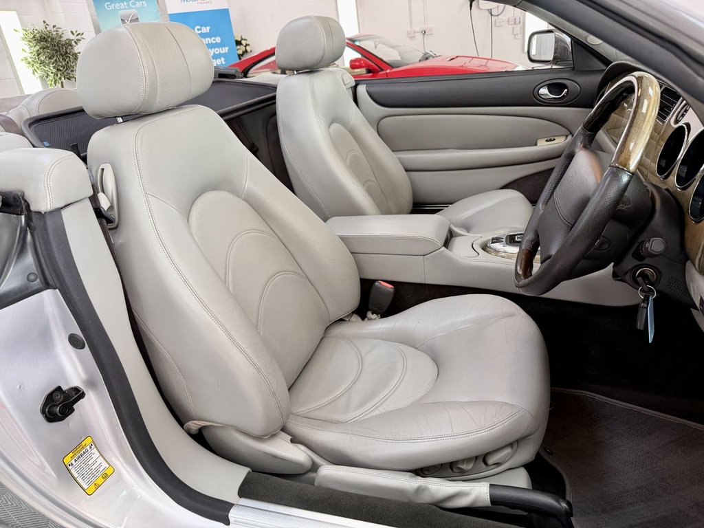 USED 2001 Y JAGUAR XK8 4.0 Convertible 2dr Petrol Automatic (284 g/km, 290 bhp) 