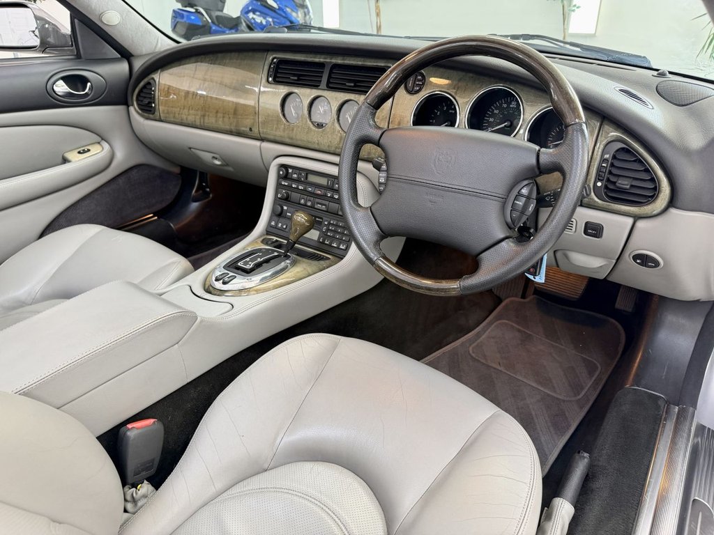 USED 2001 Y JAGUAR XK8 4.0 Convertible 2dr Petrol Automatic (284 g/km, 290 bhp) 