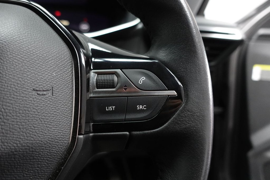 2021 Peugeot 2008 — image 20
