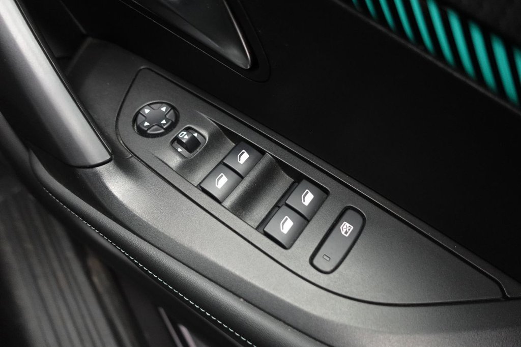 2021 Peugeot 2008 — image 29