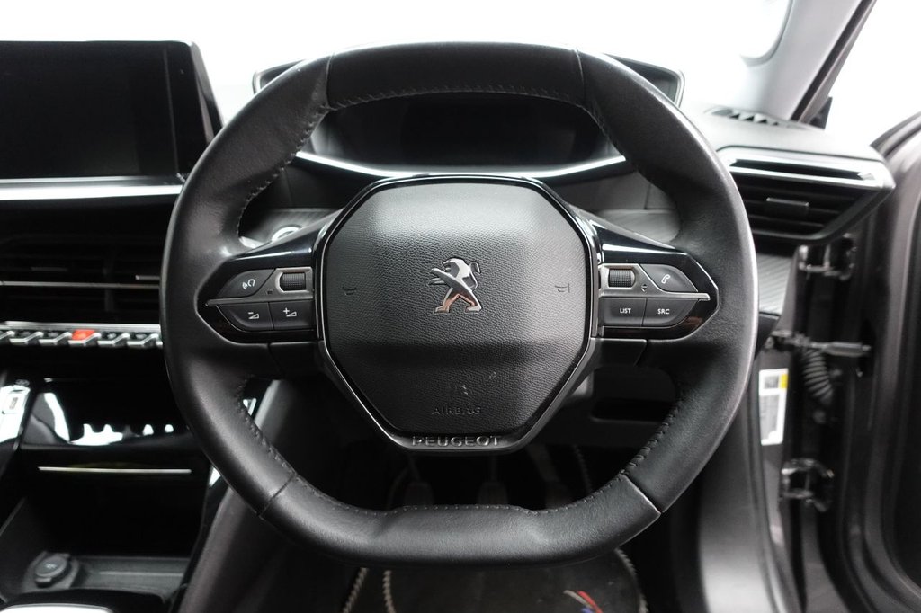 2021 Peugeot 2008 — image 18