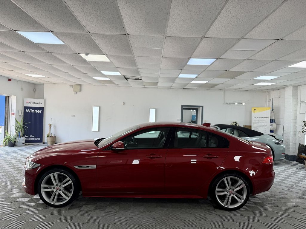 USED 2017 17 JAGUAR XE 2.0d R-Sport Saloon 4dr Diesel Auto AWD Euro 6 (s/s) (240 ps) 