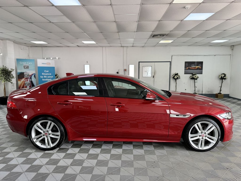 USED 2017 17 JAGUAR XE 2.0d R-Sport Saloon 4dr Diesel Auto AWD Euro 6 (s/s) (240 ps) 