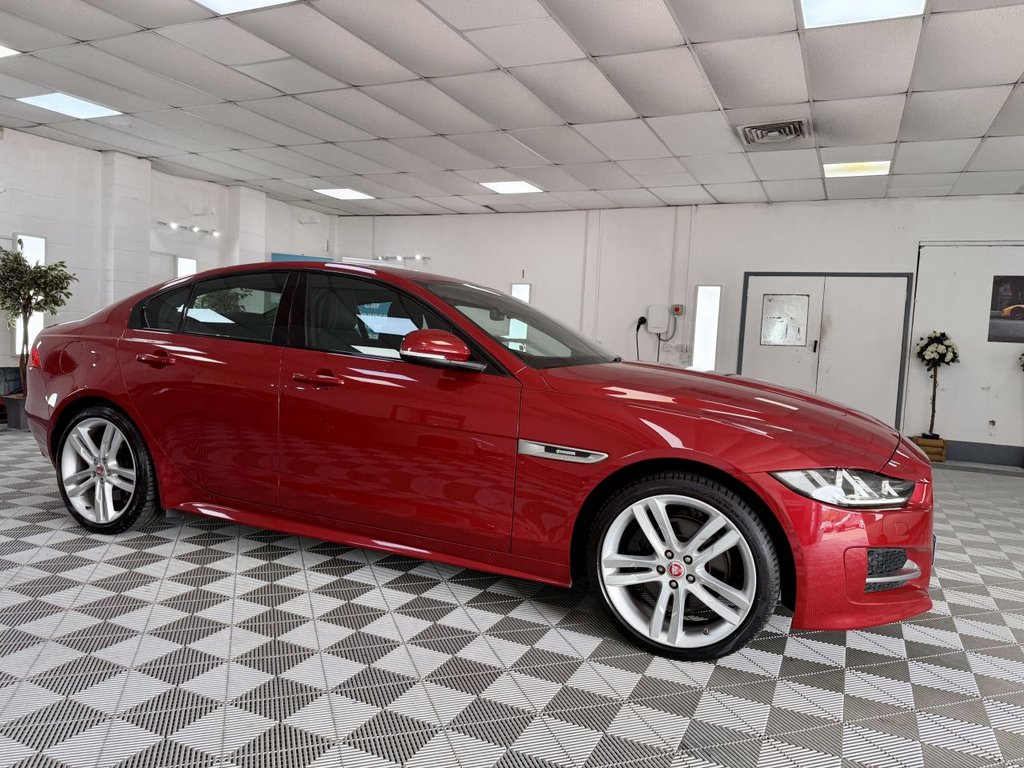 USED 2017 17 JAGUAR XE 2.0d R-Sport Saloon 4dr Diesel Auto AWD Euro 6 (s/s) (240 ps) 