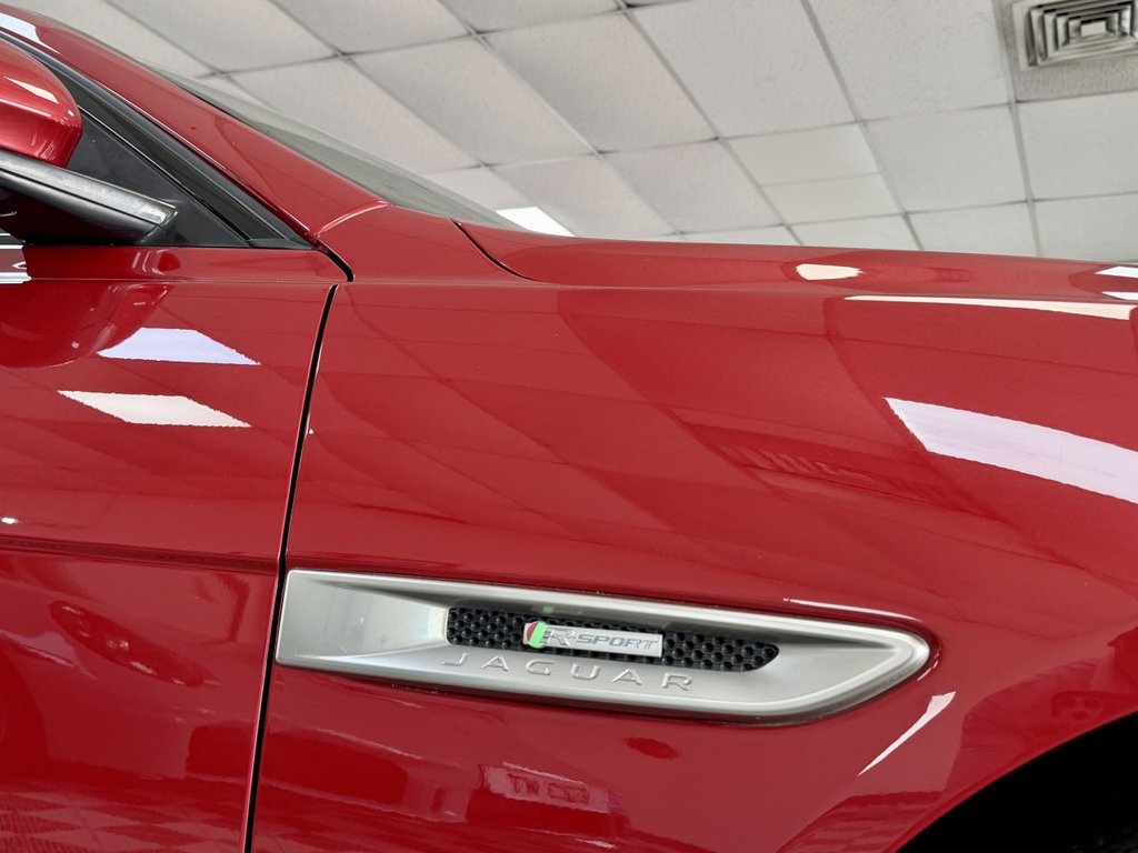 USED 2017 17 JAGUAR XE 2.0d R-Sport Saloon 4dr Diesel Auto AWD Euro 6 (s/s) (240 ps) 