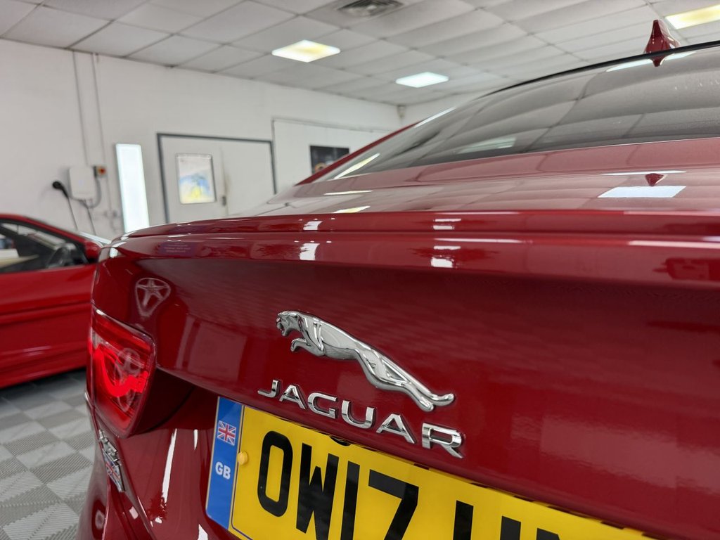 USED 2017 17 JAGUAR XE 2.0d R-Sport Saloon 4dr Diesel Auto AWD Euro 6 (s/s) (240 ps) 