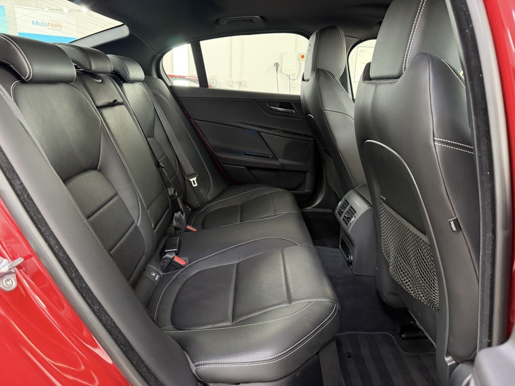 USED 2017 17 JAGUAR XE 2.0d R-Sport Saloon 4dr Diesel Auto AWD Euro 6 (s/s) (240 ps) 