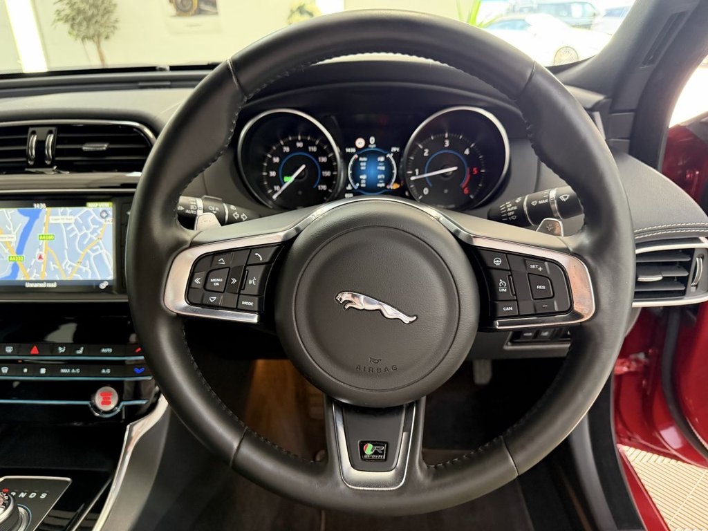 USED 2017 17 JAGUAR XE 2.0d R-Sport Saloon 4dr Diesel Auto AWD Euro 6 (s/s) (240 ps) 