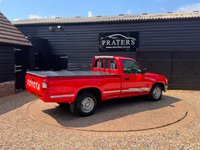 USED 2000 X TOYOTA HILUX 2.4D Pickup 2dr Diesel Manual 4x2 (74 bhp) 