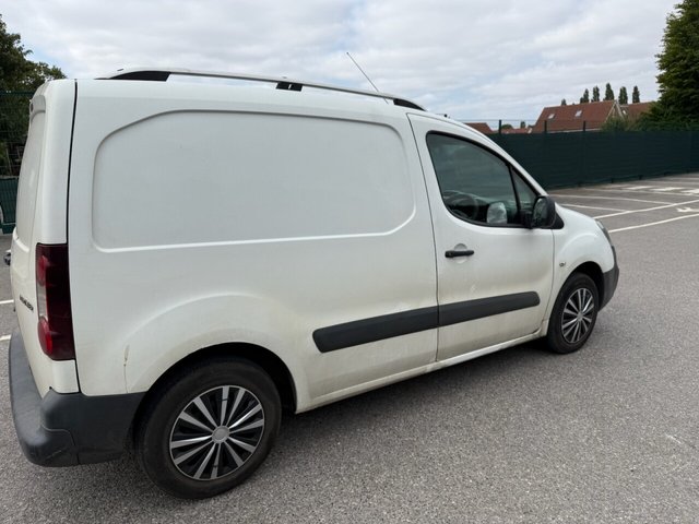 View our PEUGEOT PARTNER