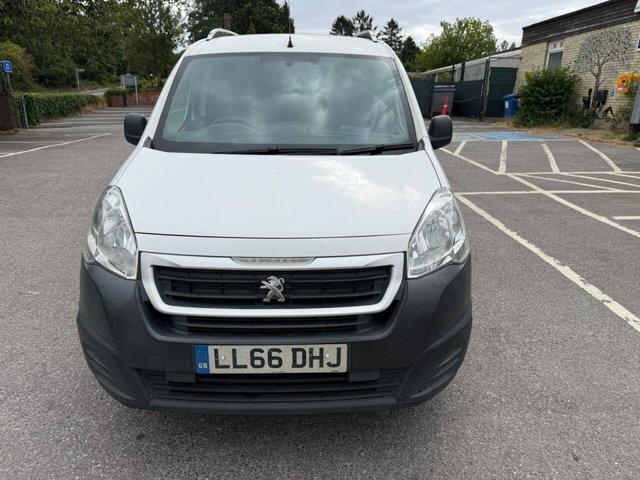 View our PEUGEOT PARTNER