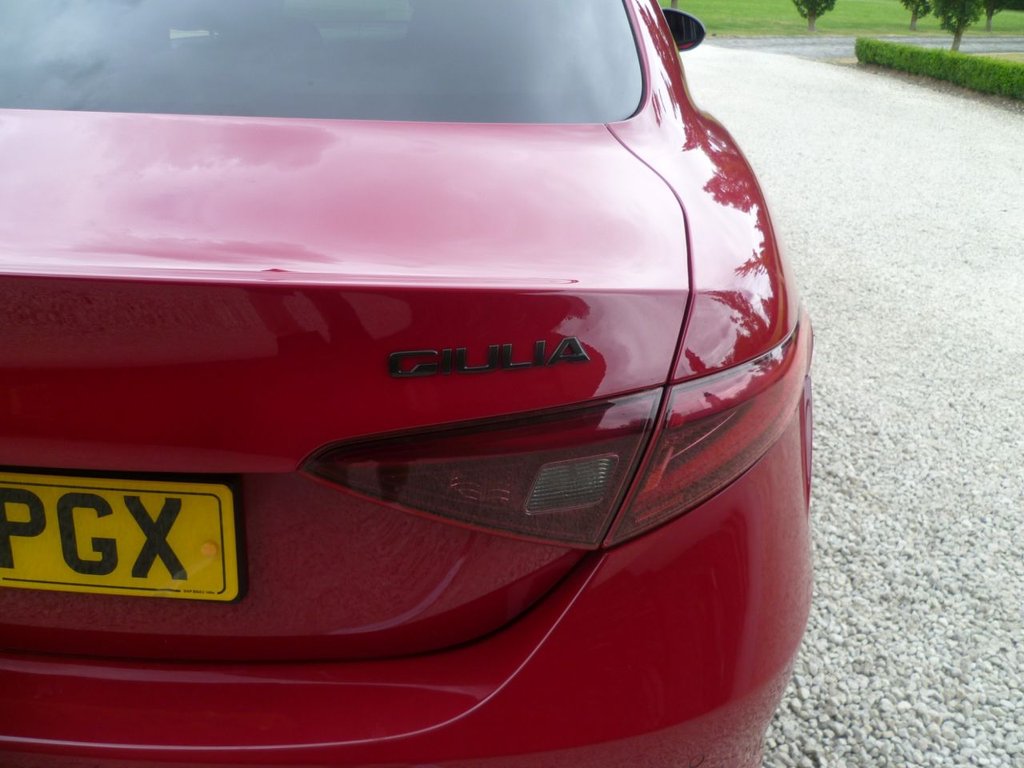 USED 2021 70 ALFA ROMEO GIULIA 2.0T Veloce Saloon 4dr Petrol GPF Auto Euro 6 (s/s) (280 ps) 