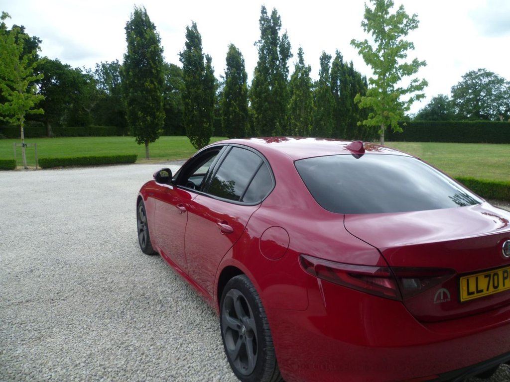 USED 2021 70 ALFA ROMEO GIULIA 2.0T Veloce Saloon 4dr Petrol GPF Auto Euro 6 (s/s) (280 ps) 