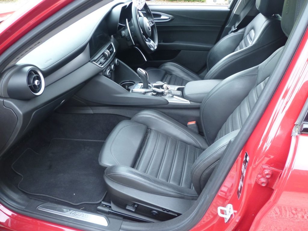 USED 2021 70 ALFA ROMEO GIULIA 2.0T Veloce Saloon 4dr Petrol GPF Auto Euro 6 (s/s) (280 ps) 