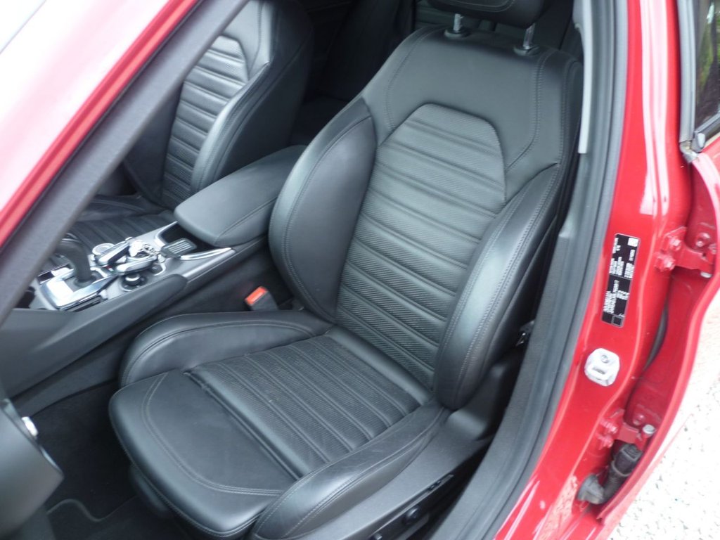 USED 2021 70 ALFA ROMEO GIULIA 2.0T Veloce Saloon 4dr Petrol GPF Auto Euro 6 (s/s) (280 ps) 