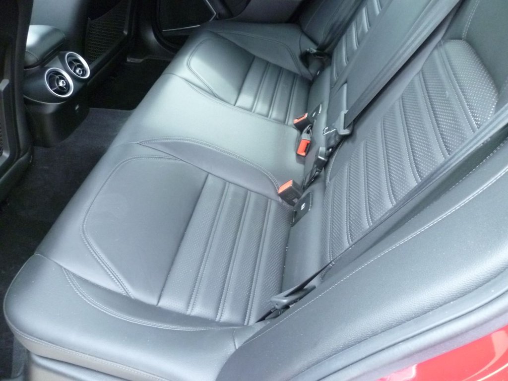 USED 2021 70 ALFA ROMEO GIULIA 2.0T Veloce Saloon 4dr Petrol GPF Auto Euro 6 (s/s) (280 ps) 