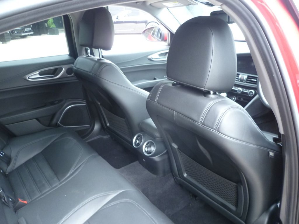 USED 2021 70 ALFA ROMEO GIULIA 2.0T Veloce Saloon 4dr Petrol GPF Auto Euro 6 (s/s) (280 ps) 