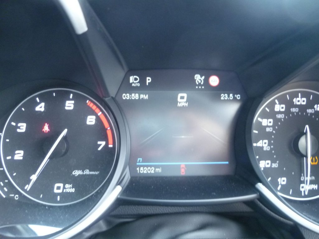 USED 2021 70 ALFA ROMEO GIULIA 2.0T Veloce Saloon 4dr Petrol GPF Auto Euro 6 (s/s) (280 ps) 