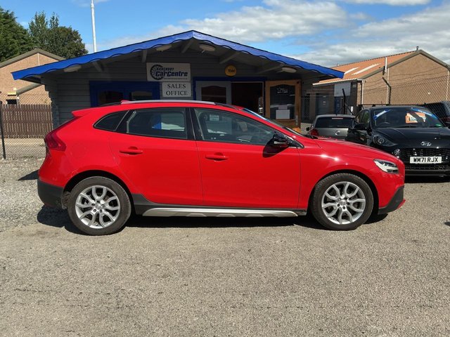 View our VOLVO V40 CROSS COUNTRY