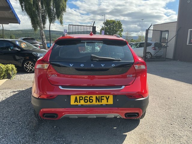 View our VOLVO V40 CROSS COUNTRY