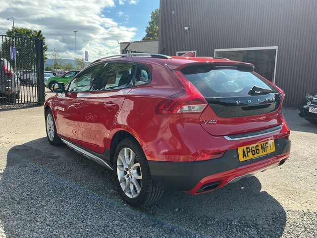 View our VOLVO V40 CROSS COUNTRY