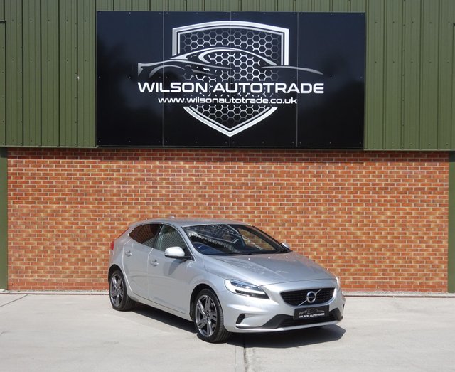 View our VOLVO V40