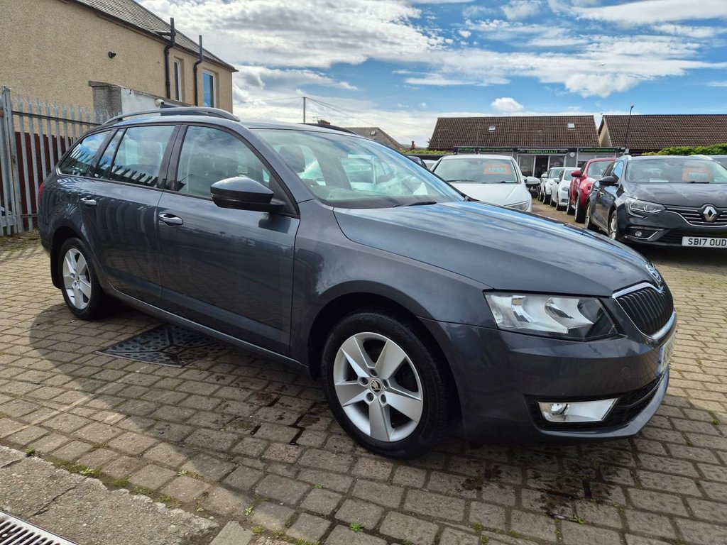 Grey 2015 Skoda Octavia Estate All-wheel drive Manual