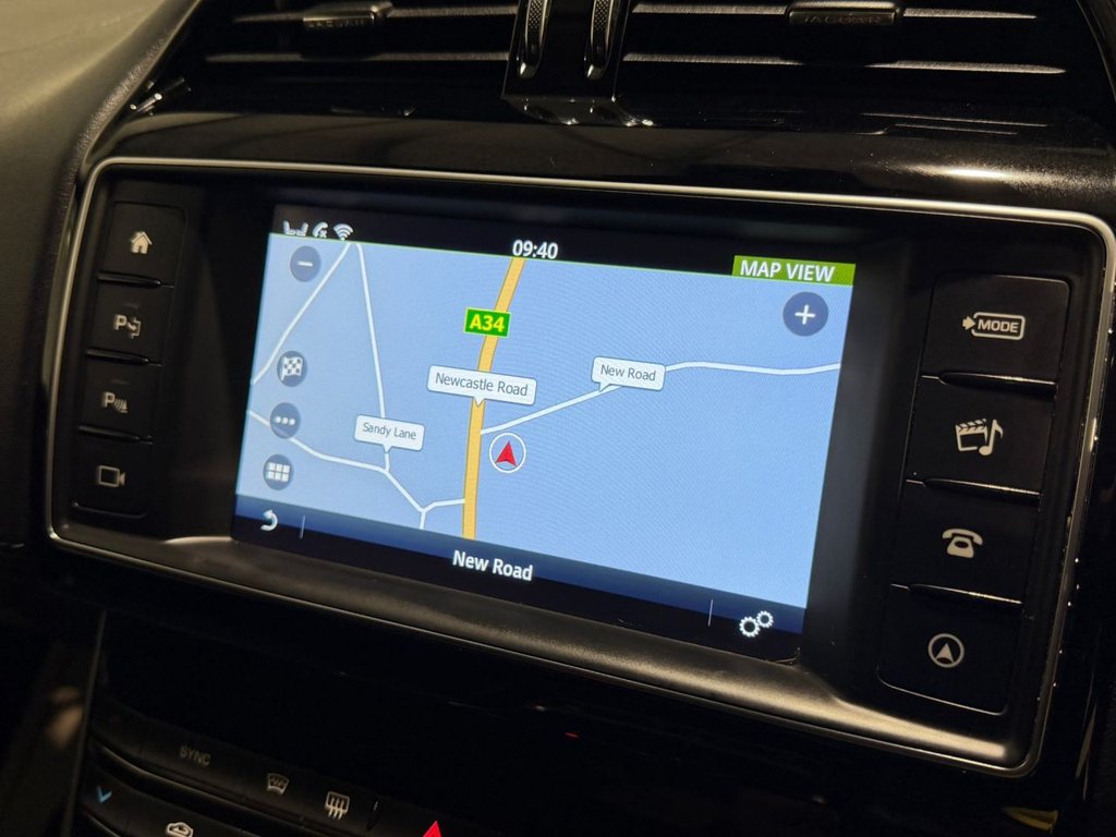 USED 2017 66 JAGUAR XE 2.0d Portfolio Saloon 4dr Diesel Auto AWD Euro 6 (s/s) (180 ps) 