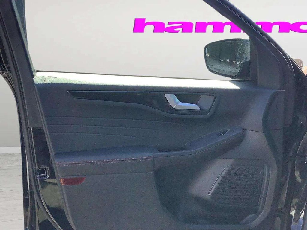 2023 Ford Kuga — image 2