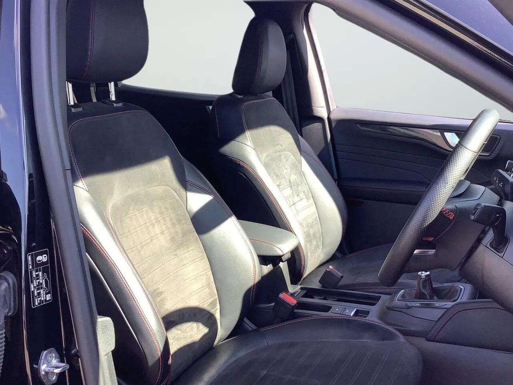 2023 Ford Kuga — image 3