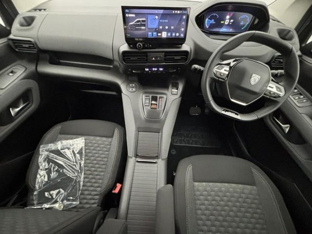 View our PEUGEOT e-Rifter