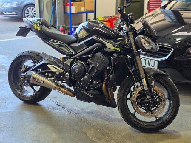 View our TRIUMPH STREET TRIPLE 765