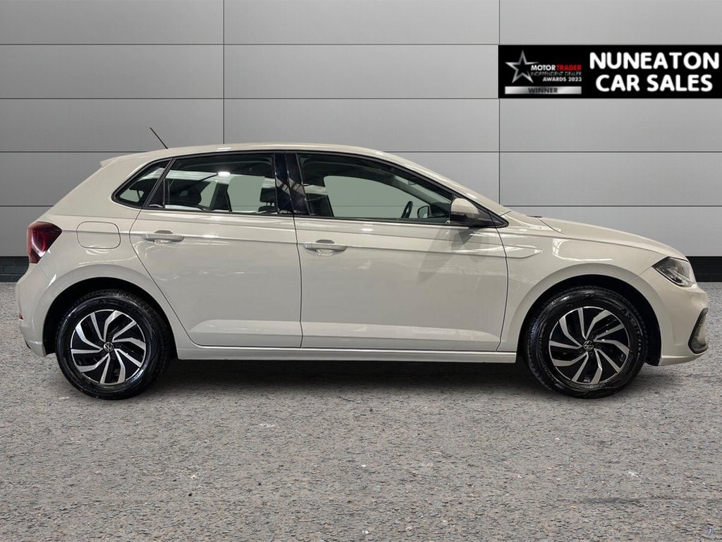 2023 Volkswagen Polo — image 3