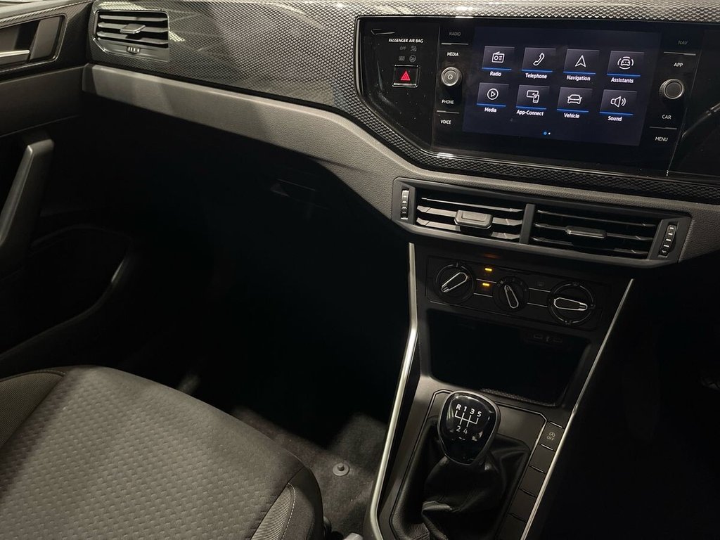 2023 Volkswagen Polo — image 14