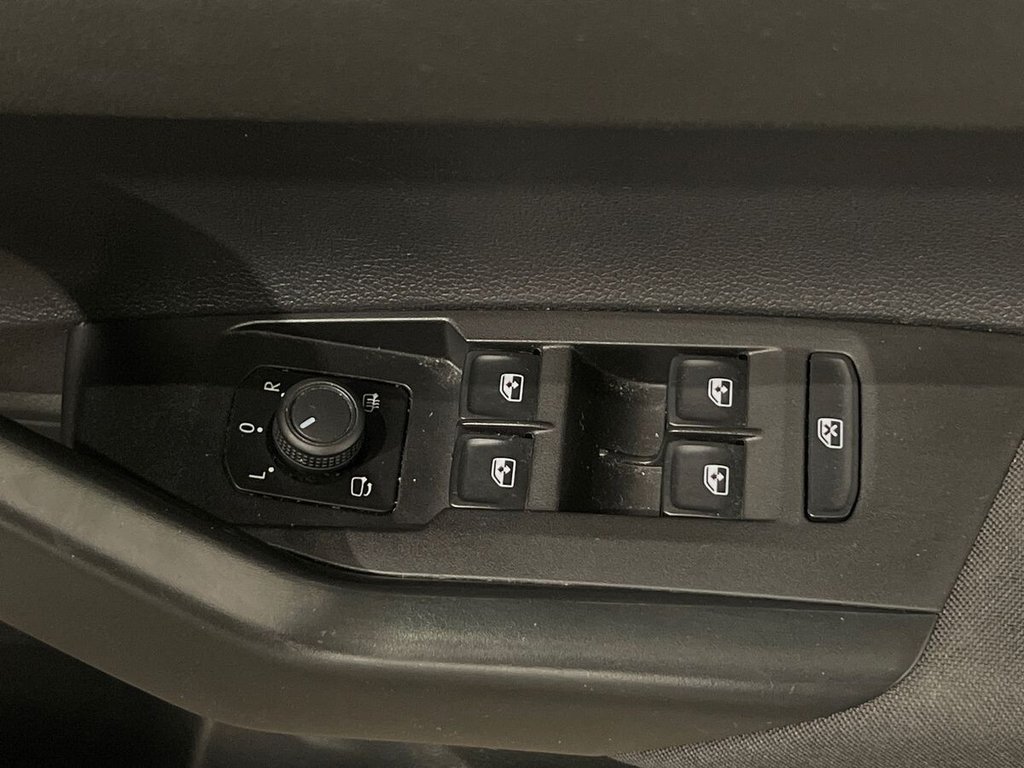 2023 Volkswagen Polo — image 16