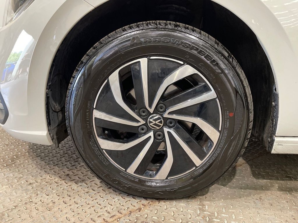 2023 Volkswagen Polo — image 2
