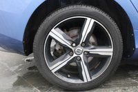 USED 2017 17 VOLVO V40 2.0 T2 R-Design Nav Plus Hatchback 5dr Petrol Manual Euro 6 (s/s) (122 ps) FREE 6 MONTHS WARRANTY