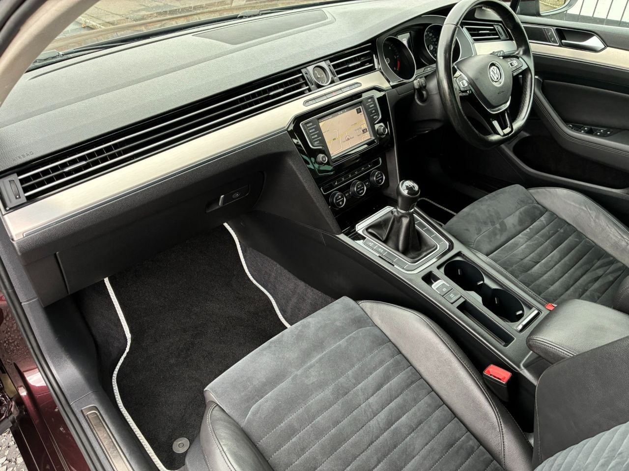 2016 VOLKSWAGEN PASSAT 2.0 TDI BlueMotion Tech GT Estate 5dr Diesel Manual Euro 6 (s/s) (150 ps) - vehicle photo 9 for sale on PureCar