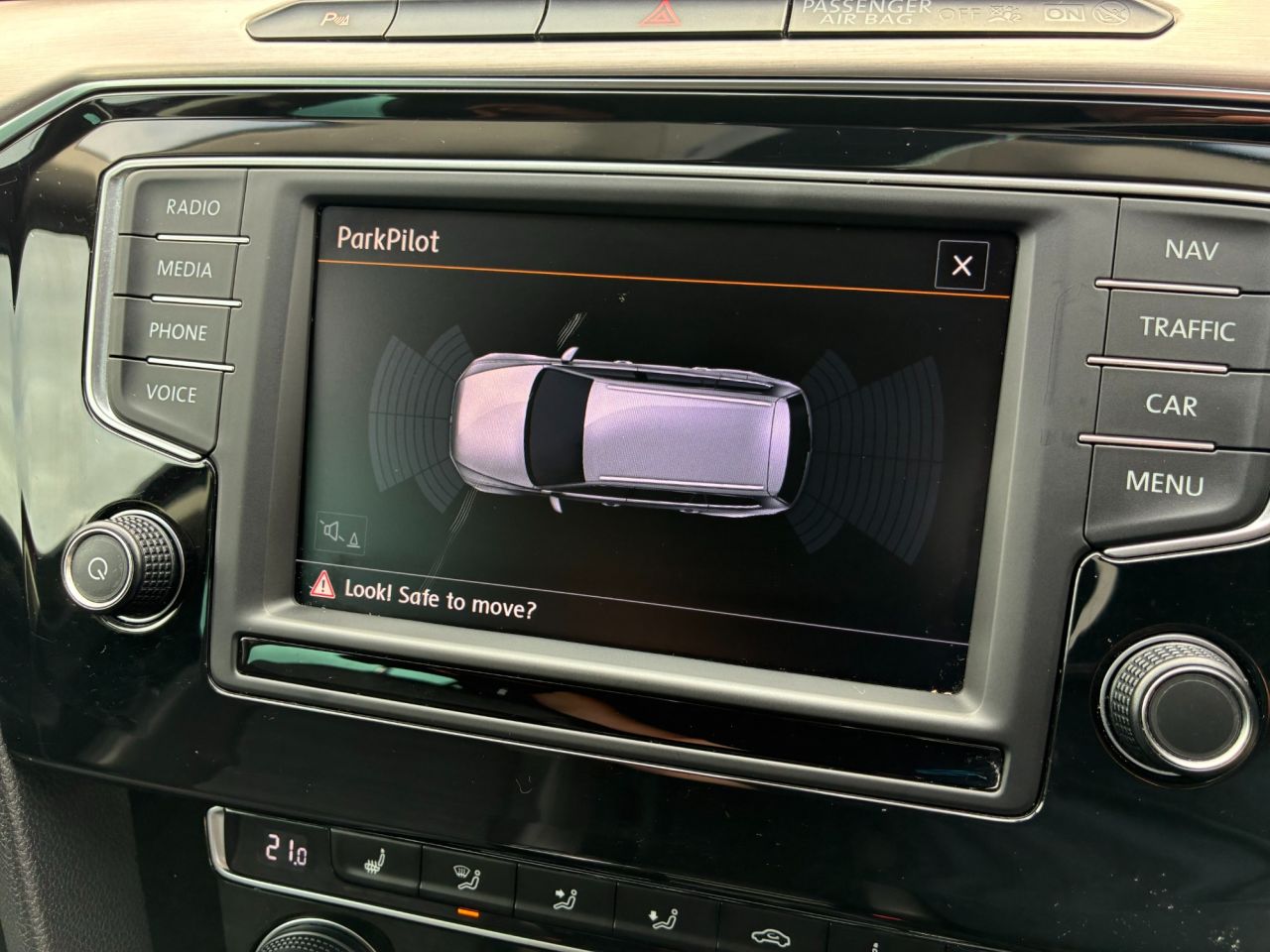 2016 VOLKSWAGEN PASSAT 2.0 TDI BlueMotion Tech GT Estate 5dr Diesel Manual Euro 6 (s/s) (150 ps) - vehicle photo 42 for sale on PureCar
