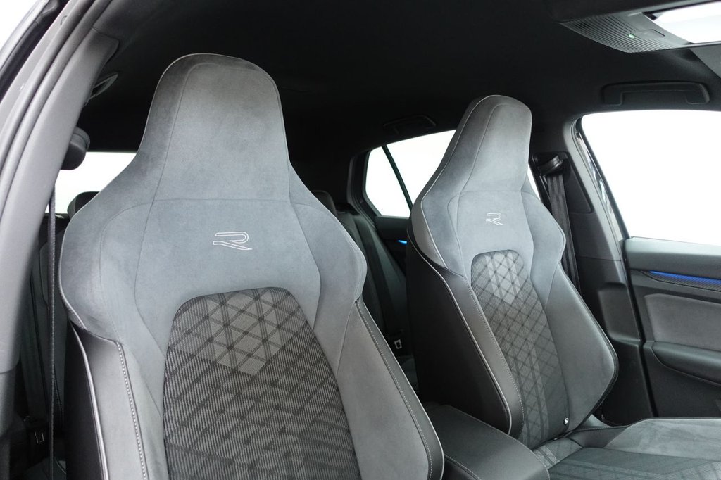 2022 Volkswagen Golf — image 2