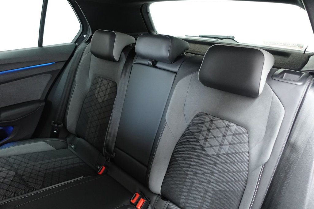 2022 Volkswagen Golf — image 7