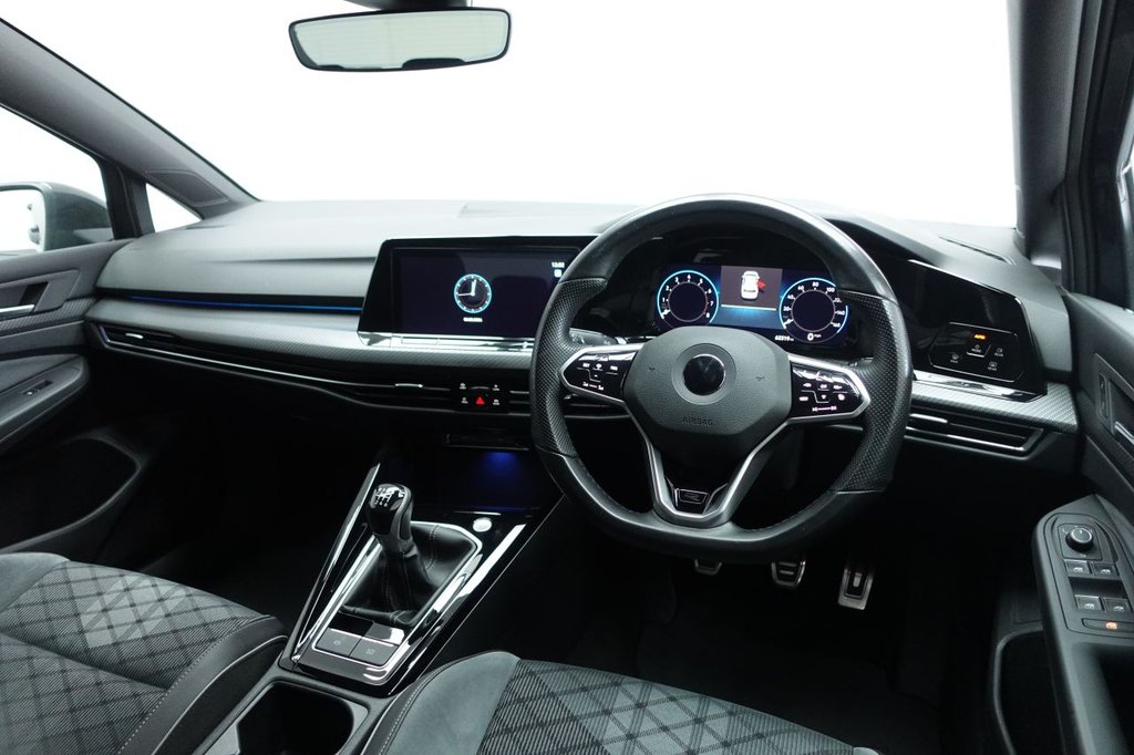 2022 Volkswagen Golf — image 3