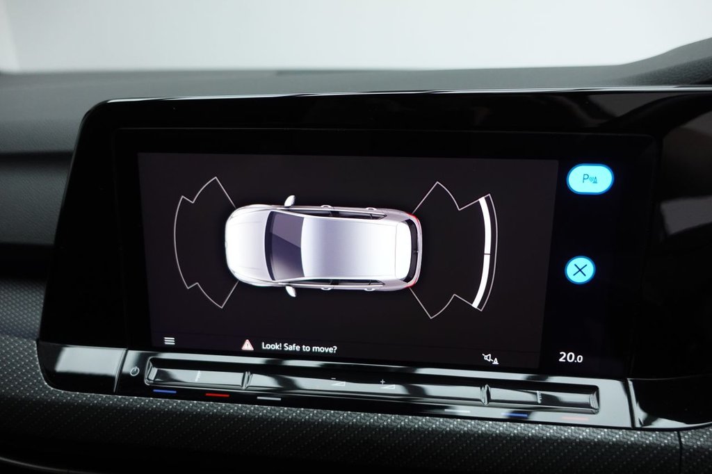 2022 Volkswagen Golf — image 8