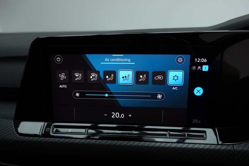 2022 Volkswagen Golf — image 19