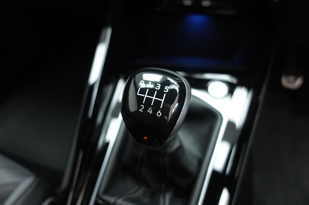 2022 Volkswagen Golf — image 29