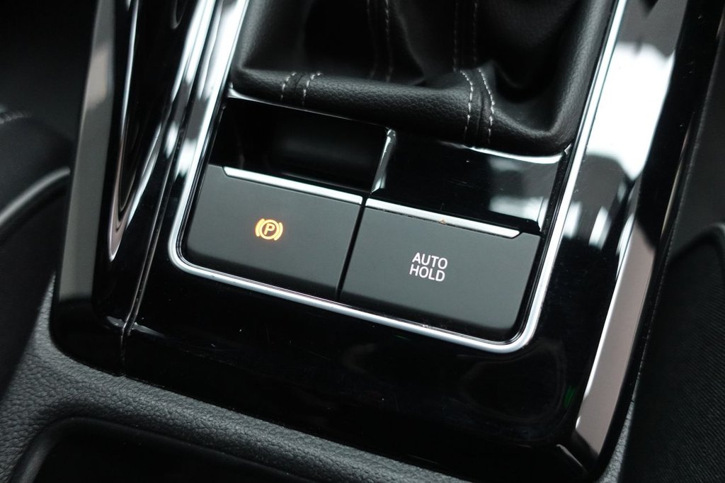 2022 Volkswagen Golf — image 30