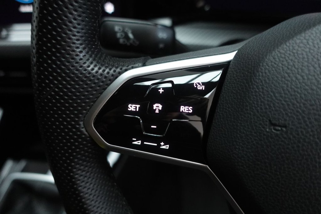 2022 Volkswagen Golf — image 23