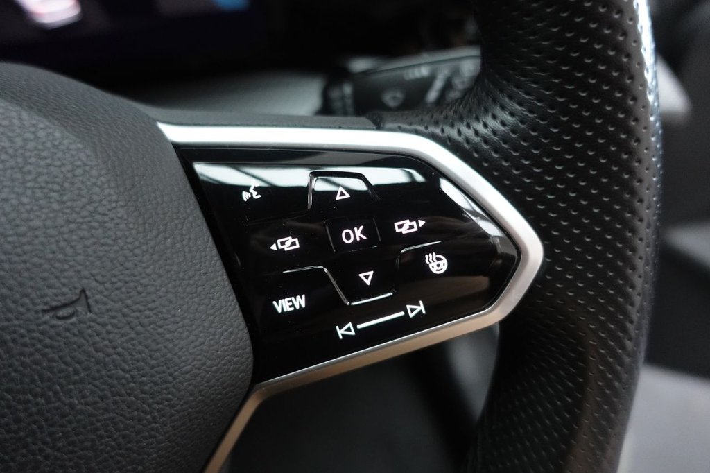 2022 Volkswagen Golf — image 24