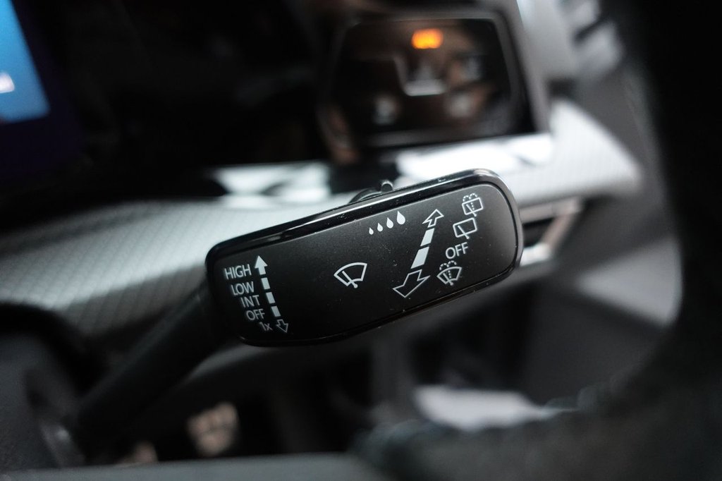 2022 Volkswagen Golf — image 26