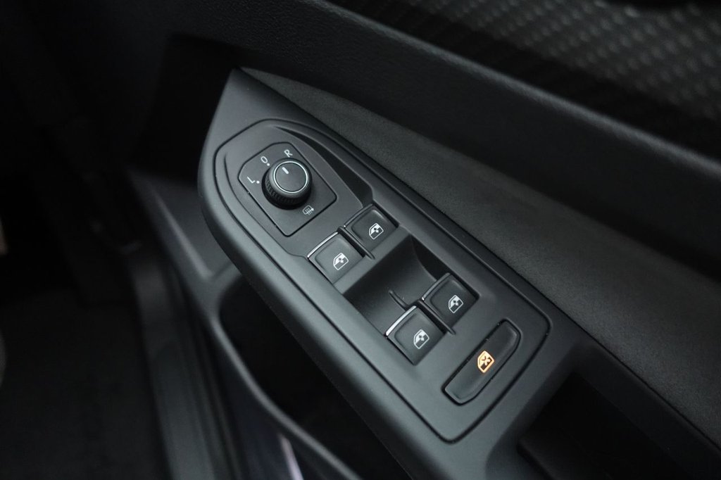 2022 Volkswagen Golf — image 33
